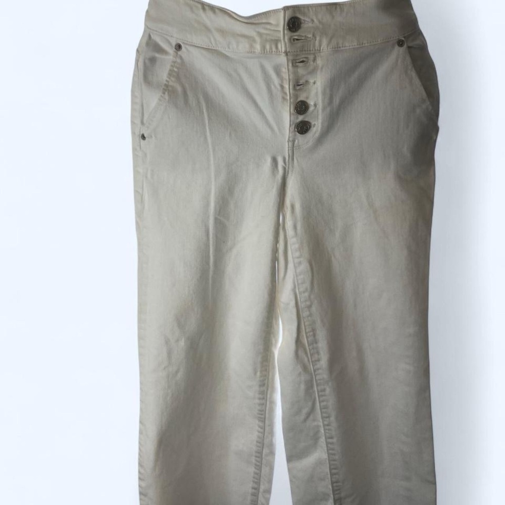 DKNY white capri pants with button front and a frayed hem 26 2